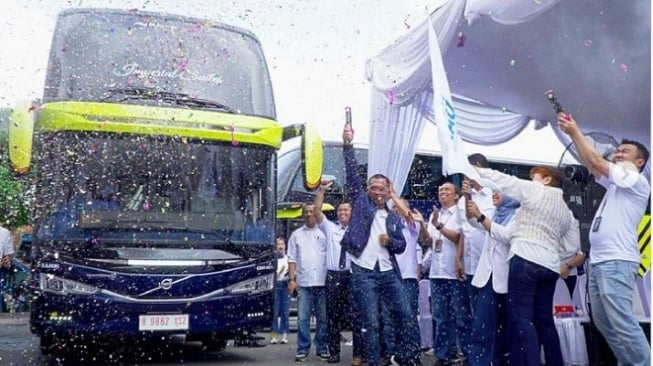 Bus Status Damri Meluncur dalam area Malang, Mewah Banget!
